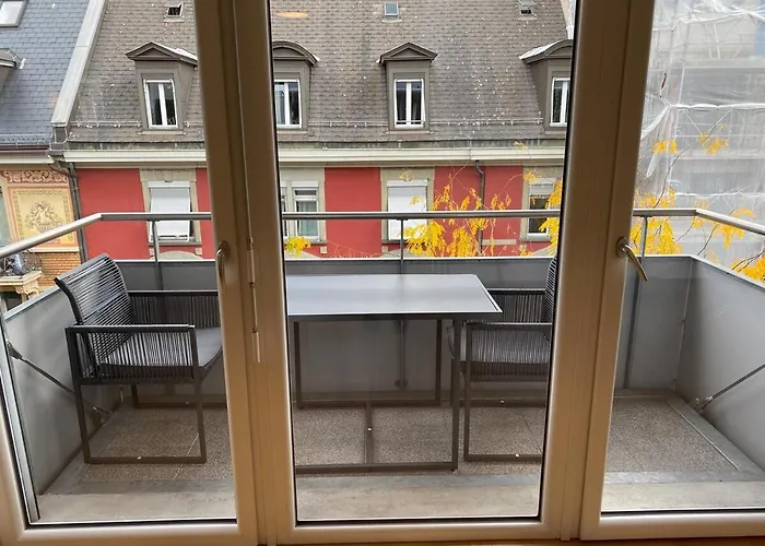 Fantastic 1 Bedroom Flat In The Center - West 7 *